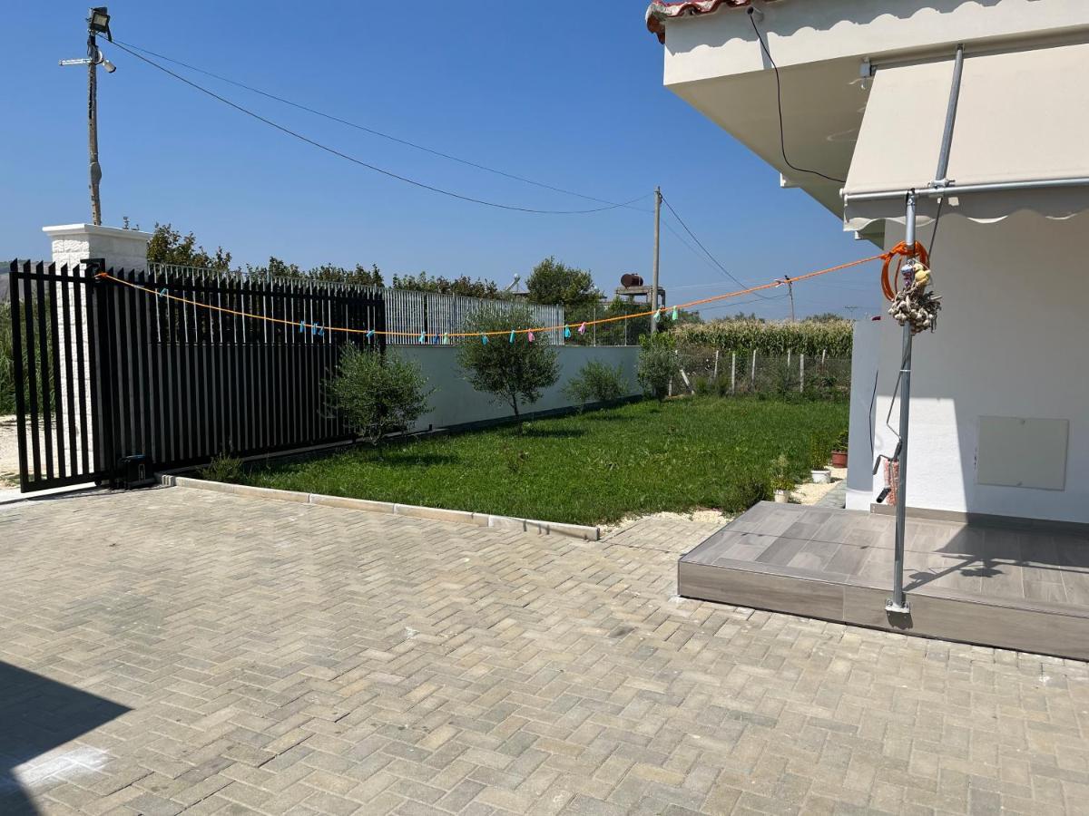 Bujtina Cela Berat Bagian luar foto