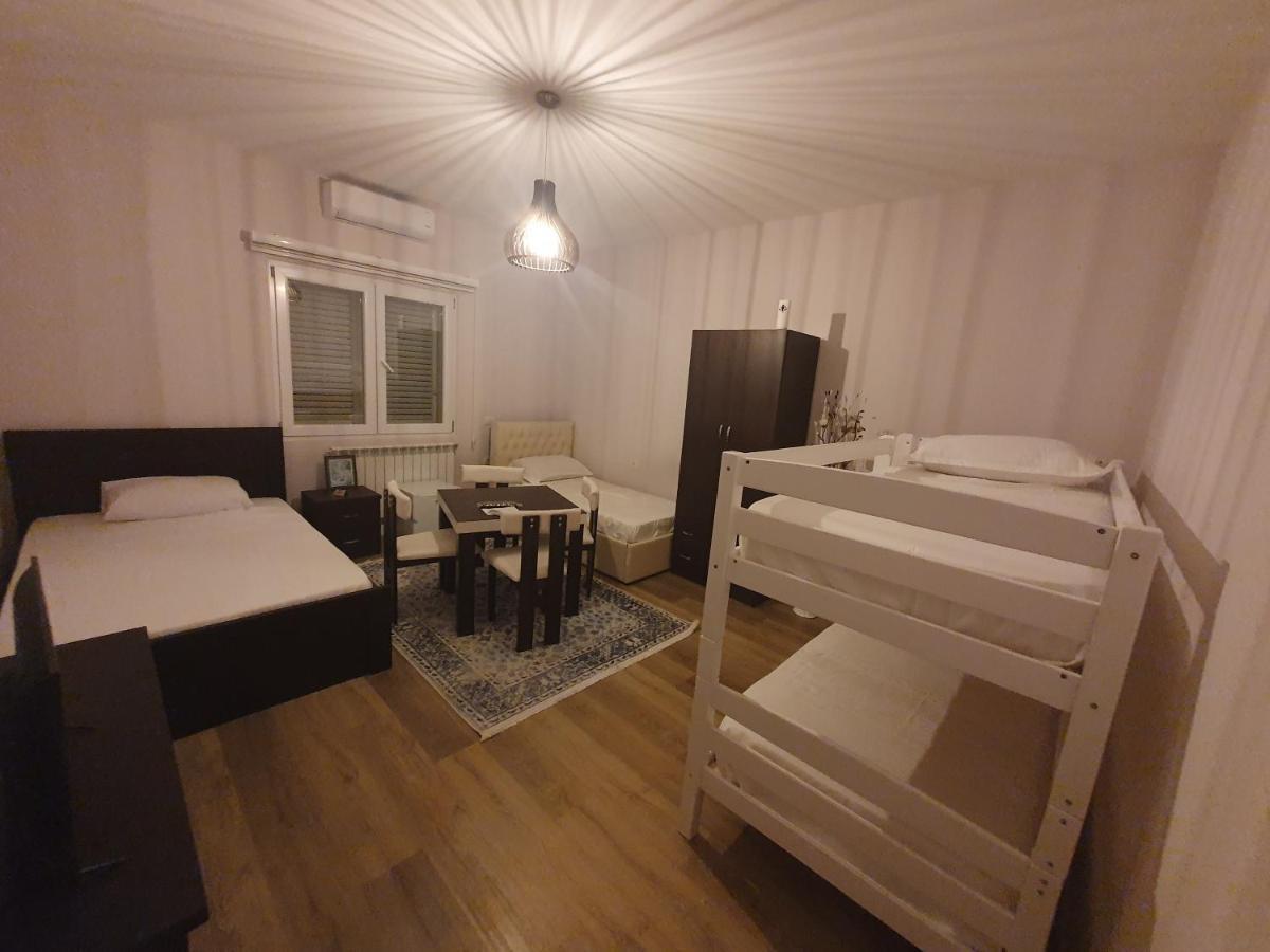 Bujtina Cela Berat Bagian luar foto
